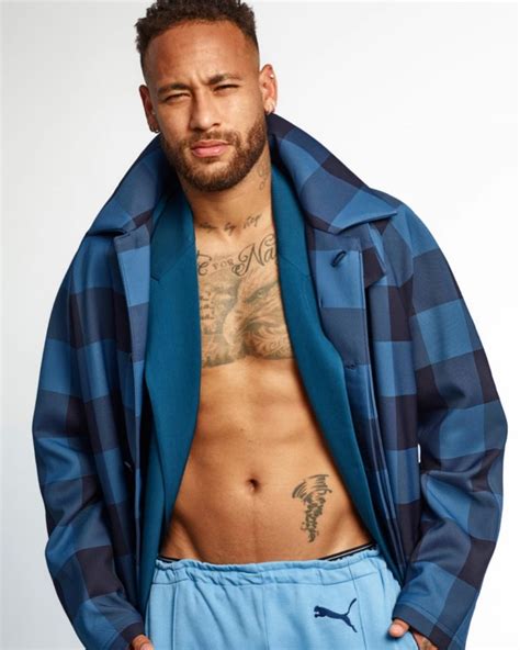 neymar gostoso|Neymar arranca suspiros ao compartilhar fotos sem camisa.